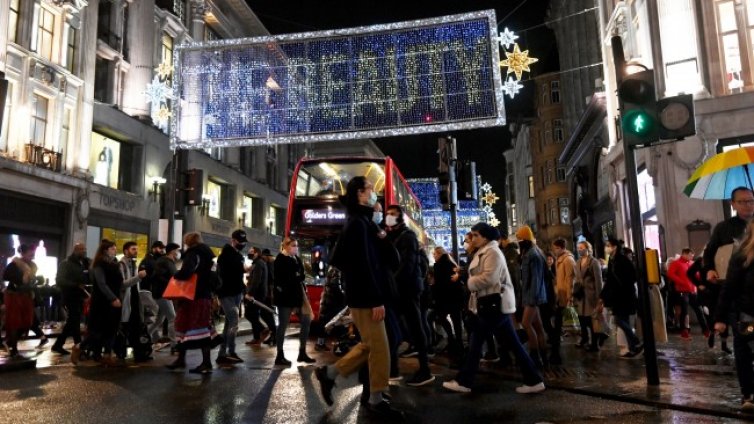 Заради новия щам на COVID-19, Нидерландия спира полети от Великобритания
