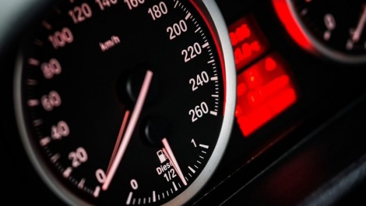 Лъже ли ни скоростомерът на автомобила? 