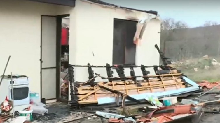 Пожар изпепели къщата на бежанци от Ирак в софийско село 