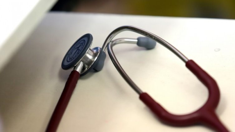 Още един медик загуби битката с COVID-19