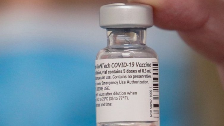 Pfizer бави доставката на ваксини за 8 страни 