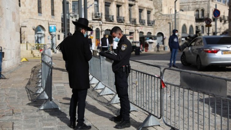 Израел ваксинира населението си твърде бързо, а защо?