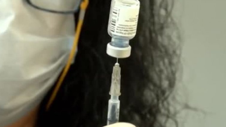 Сред първите ваксинирани във Велико Търново - 77-годишен инфекционист