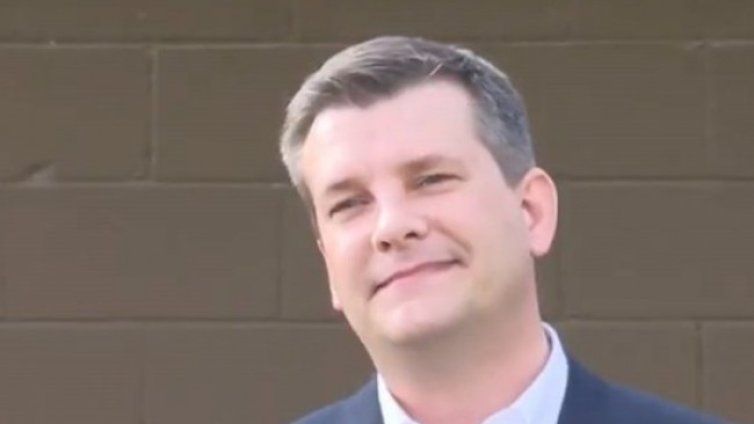 Избран за конгресмен на 41 г. почина от COVID-19 в САЩ