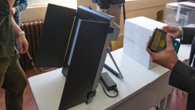 ЦИК одобри фирмата, от която ще купи машини за вота 