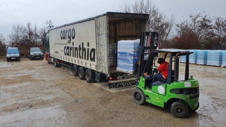 България изпрати ТИР с минерална вода в помощ за Хърватия 