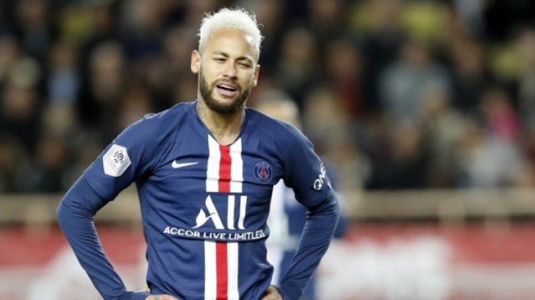 Разследват Неймар за парти със 150 човека 