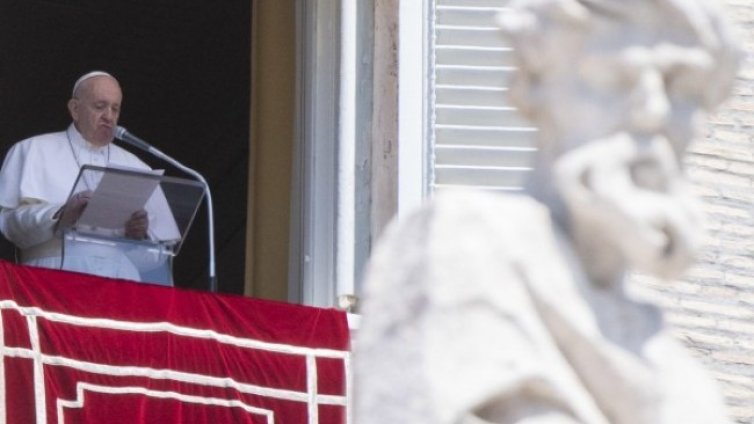 Папата няма да води тържествените новогодишни литургии 