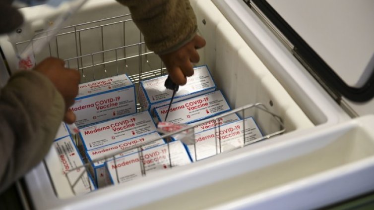 Очаква се одобрение на втора ваксина срещу COVID-19 в ЕС