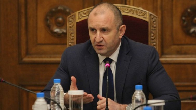 СДС срещу Радев: Той свали маската, лидер е на протестърски партии