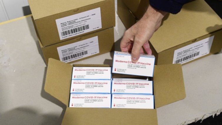 Днес чакаме първата доставка на ваксината на "Модерна"
