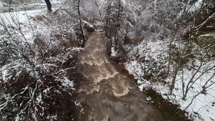 Времето се успокои, но щетите са големи - домове под вода, липса на ток...