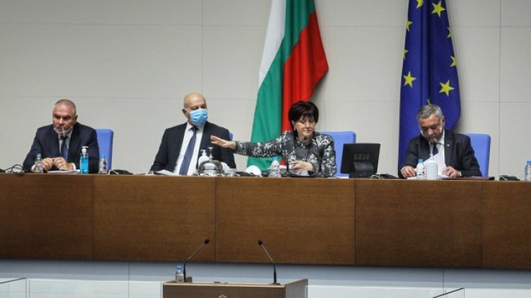 Караянчева зове: Не твърдете, че изборите ще са манипулирани!