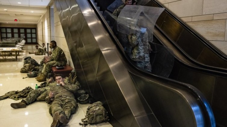 Конгресът в САЩ се препълни с военни, заради вота на импийчмънт 