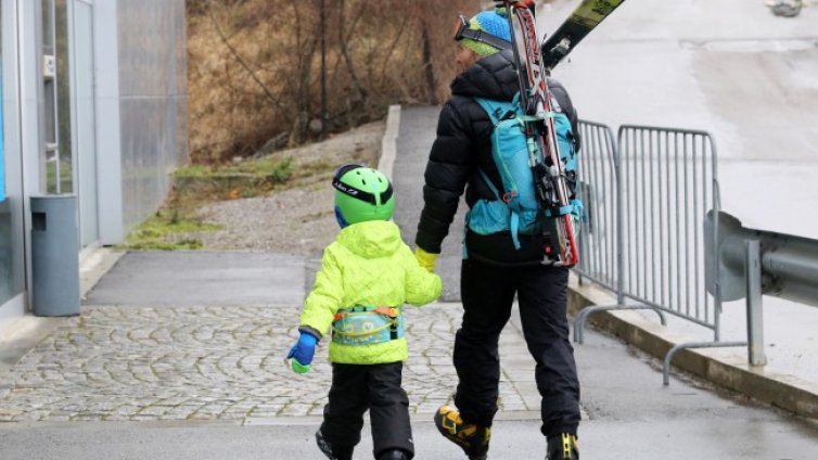 Младите у нас намаляват с 10 000 на година 