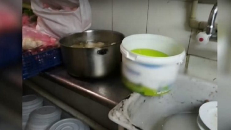 Храната ни по време на COVID: Спазват ли се мерки при доставките?