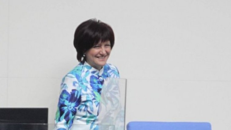 Цвета Караянчева: Президентът избра 4 април на инат