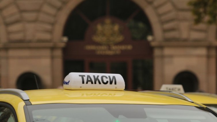 Тарифите на такситата скачат от два до три пъти