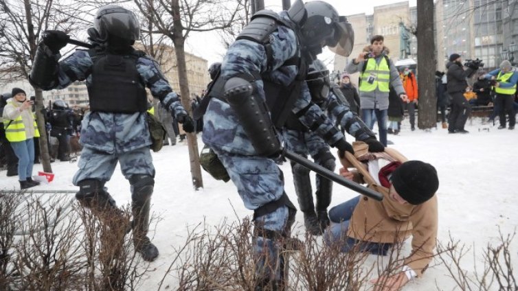 След протеста: Русия пуска задържаните, сред тях 70 непълнолетни