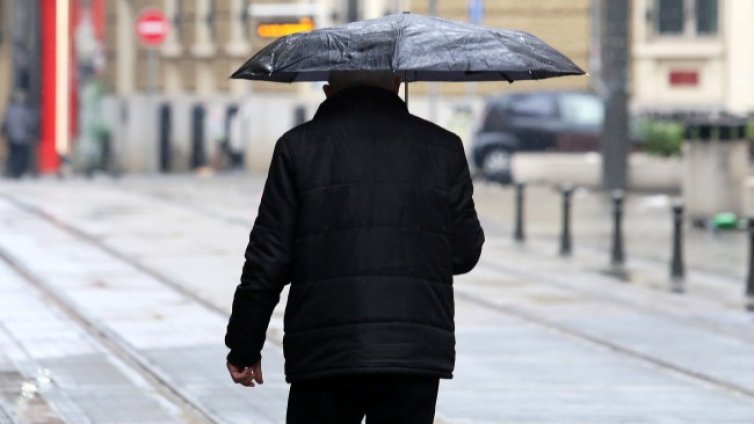 Шантаво време - слънце, валежи, че и жълт код за  вятър