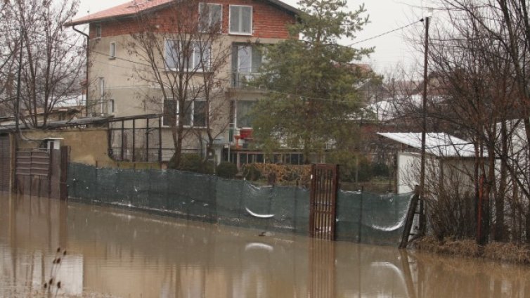 В Петърч още чакат обезщетения за наводненията, описват щети