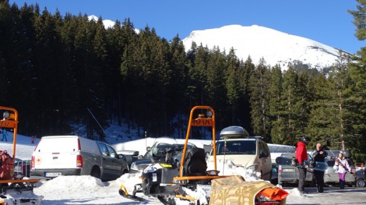 32-годишен заседна в преспа с моторна шейна в Осоговската планина