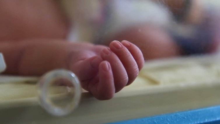 За пръв път у нас: Жена иска да бъде вписана като баща на детето си