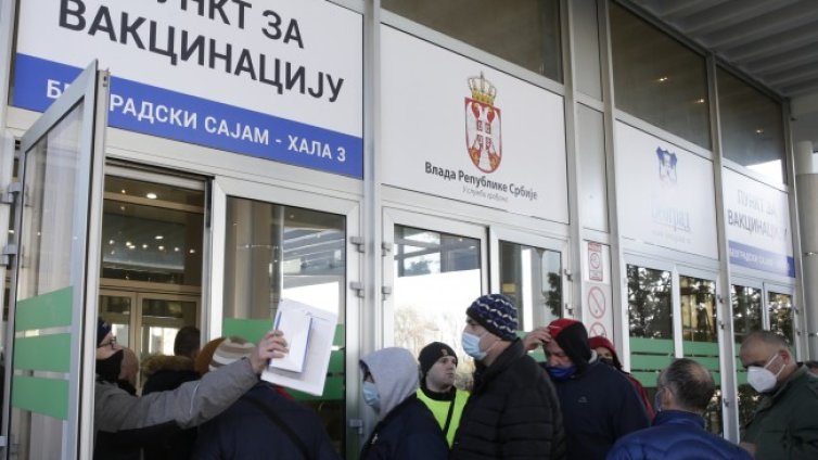 Как Сърбия стана отличникът във ваксинирането в Европа