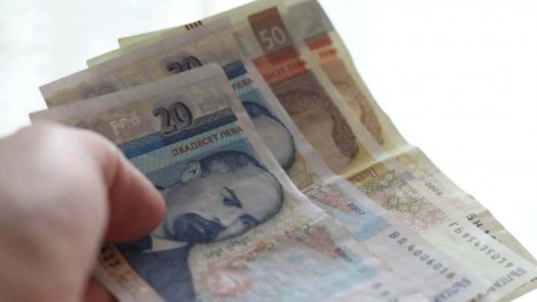 Застраховател остави дете да плаща кредита на убитата си майка