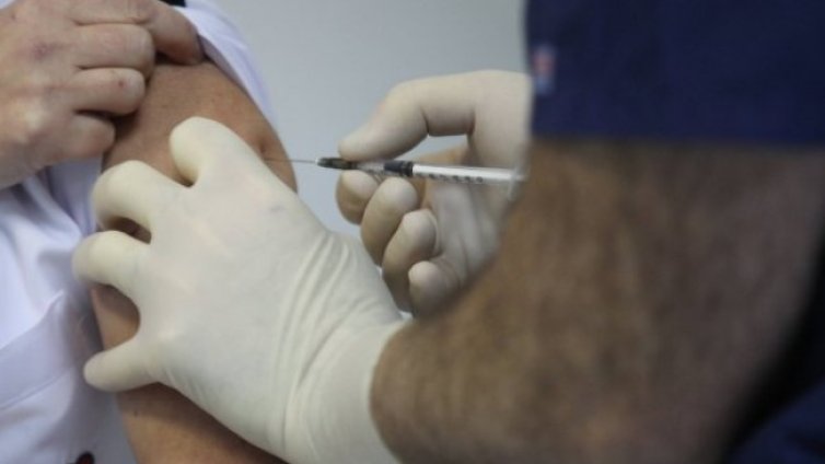 Учители излизат в отпуска, докато ги ваксинират