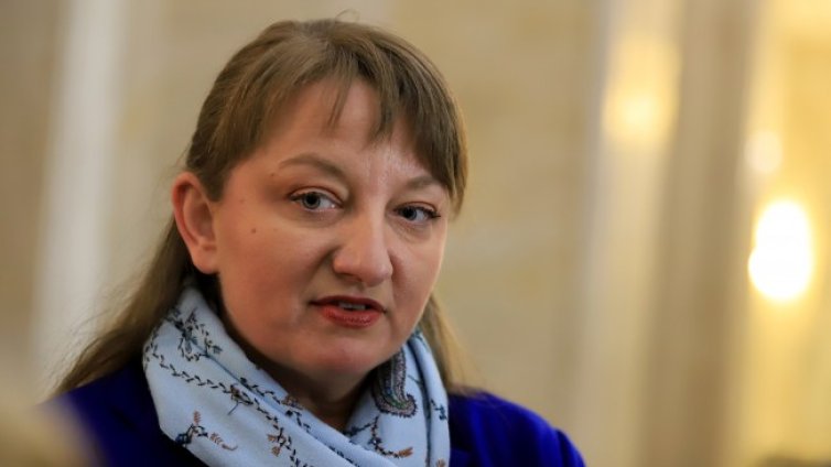 Сачева: Мерките не са политически, а решения на медици