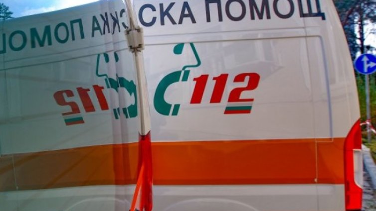 Влак блъсна жена край гара Тополница 