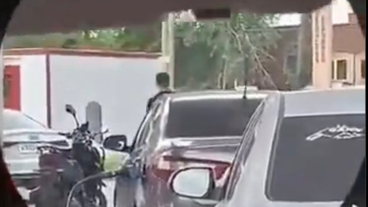 Руснаците продължават да се бият за гориво ВИДЕО