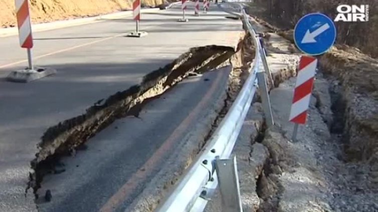 Новият път Рударци-Кладница пропаднал заради валежи