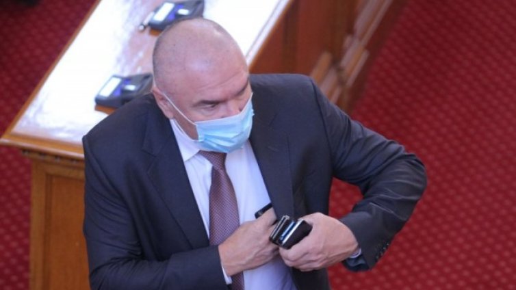Марешки иска България да купи 1 милион ваксини извън доставката на ЕС 
