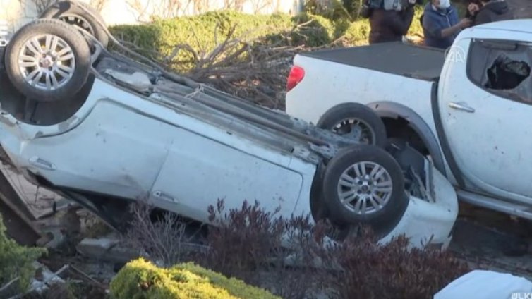 Ранени и огромни щети след торнадо в Измир
