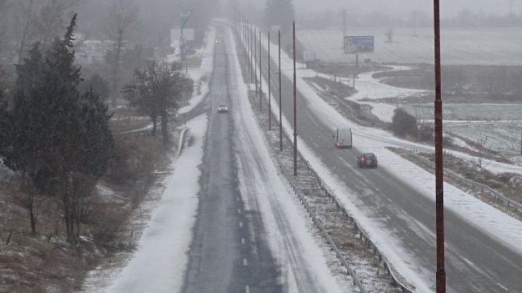 Цял ден температурите ще са минусови, жълт код за студ и сняг