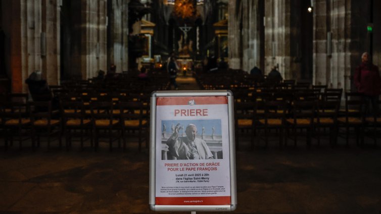 Камбаните на "Нотр Дам" прозвучаха 88 пъти в памет на папа Франциск