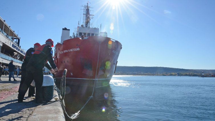 Патриархът и президентът може да участват в експедиция до Антарктида?