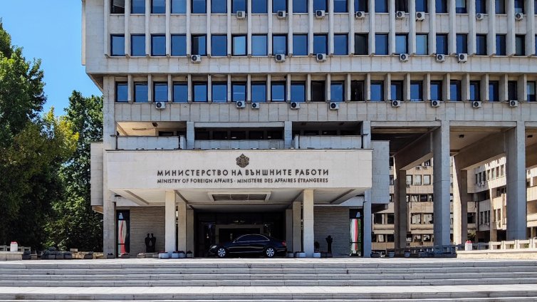 МВнР: Българите във Франция, Италия, Белгия и Португалия да избягват зони със струпвания