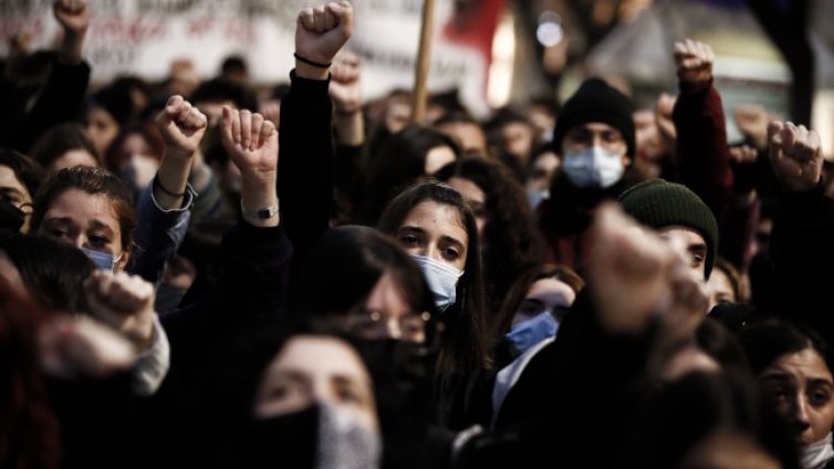 Сълзотворен газ в Гърция срещу протестиращи против ограничителните мерки