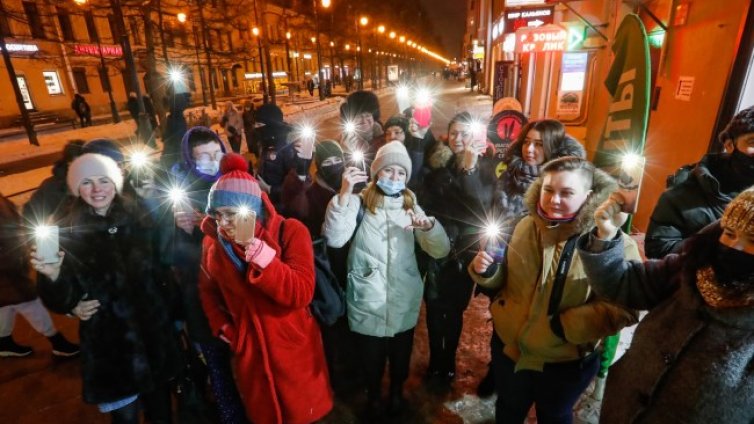 Въпреки студа хиляди излязоха по улиците на Москва заради Навални