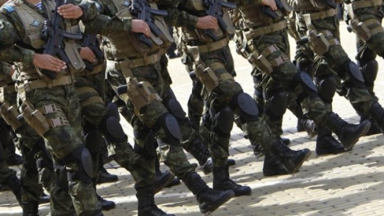 Учениците и родителите искали да има военно обучение