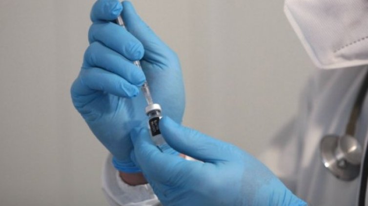 Дойдоха 57 600 дози от ваксината срещу COVID-19 на AstraZeneca 
