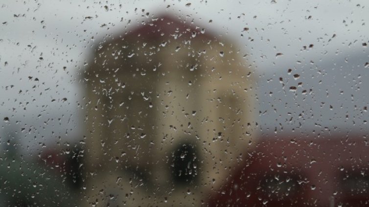 Днес ще е облачно и дъждовно, на места до 12&deg;С