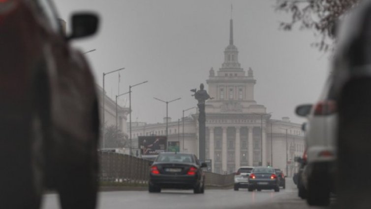 Заради безветрие и мъгли мръсен въздух на много места