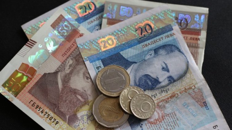 Добавки в криза: Справя ли се държавата?