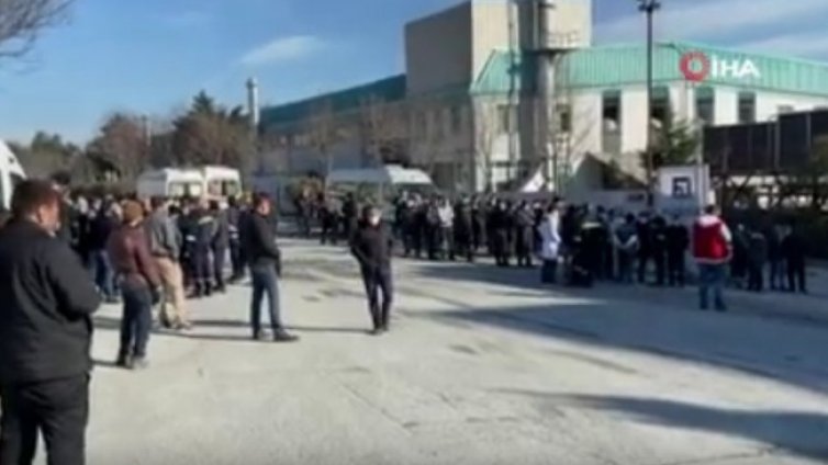 Трима ранени при експлозия във фабрика в Истанбул 