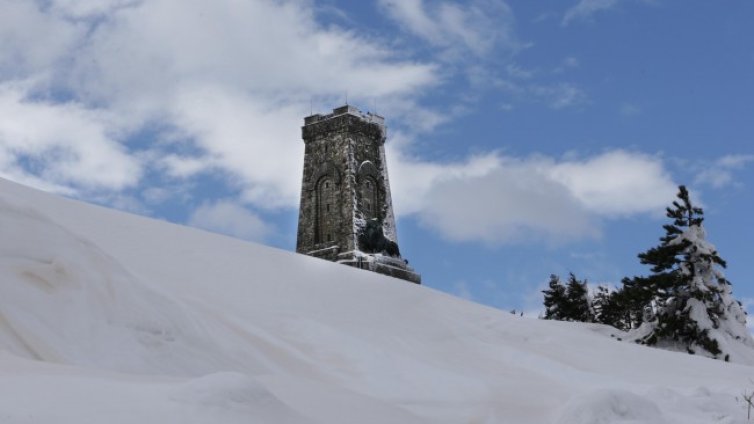 Едва 6000 ще пътуват специално за честване на 3 март