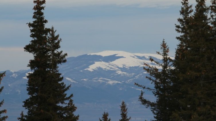 Облачно и дъждовно, температурите стигат до 12 градуса